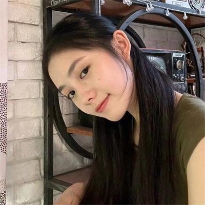 戴流苏耳环的少女 封面